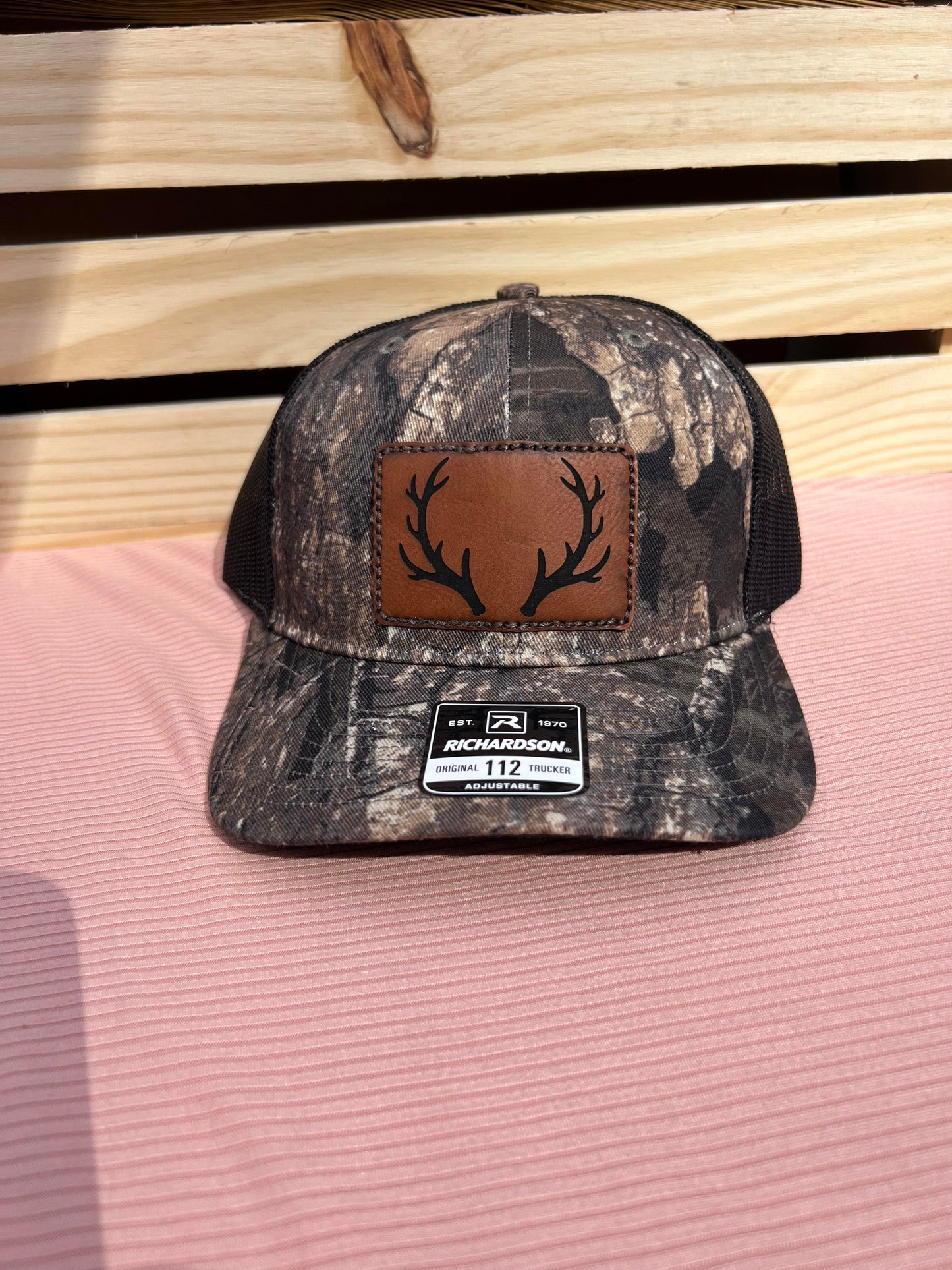 Deer antlers Realtree Timber/Black Richardson 112 leather patch hat